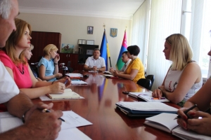 01 липня проведено оперативну нараду з керівниками структурних підрозділів адміністрації,&nbsp; установ та організацій району.