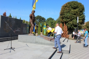 Відбувся міськрайонний мітінг-реквієм по вшануванню загиблих героїв України.