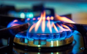 Вартість на газ знизиться приблизно на 30%: Уряд ухвалив граничну ціну за кубометр Гранична ціна на газ в Україні встановлена на рівні 6,99 грн за кубометр.