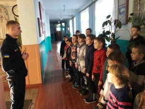 Фастівський район: рятувальники провели тематичне заняття в школі