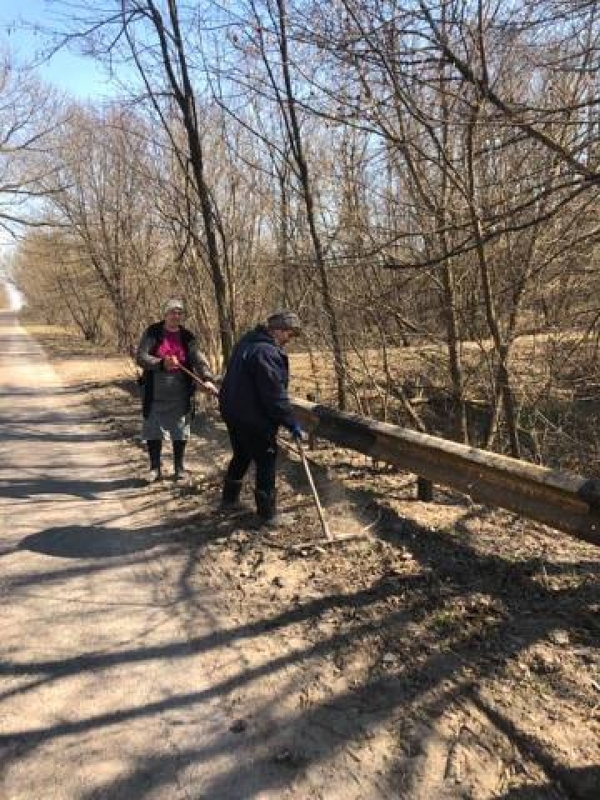 Упорядковання узбіччя автомобільних доріг, території біля будинків культури, адмінбудівель Великогуляківська та Триліська сільські ради.